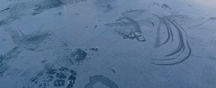 床が常に湿っている